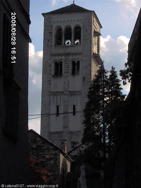 campanile del monastero sull'isola