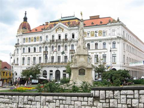 Ungheria: Pecs Palazzo Municipale