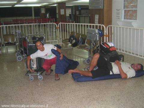 Notte insonne all'aeroporto di Papeete