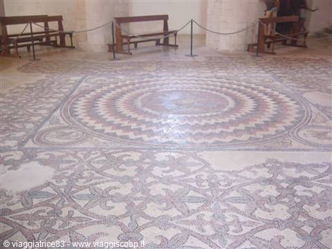 Pavimento a mosaico all'interno della Chiesa Santa Maria delle Grazie