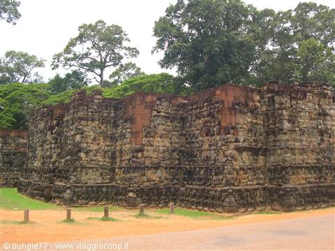 18 - Angkor - Terrazza del re lebbroso