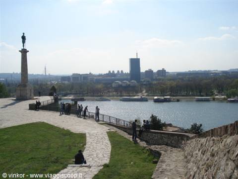 vista dalla fortezza Kalemegdan di Belgrado sul Danubio e Sava