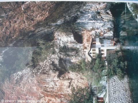Blagaj: tempio derviscio e fiume Buna che nasce dal monte