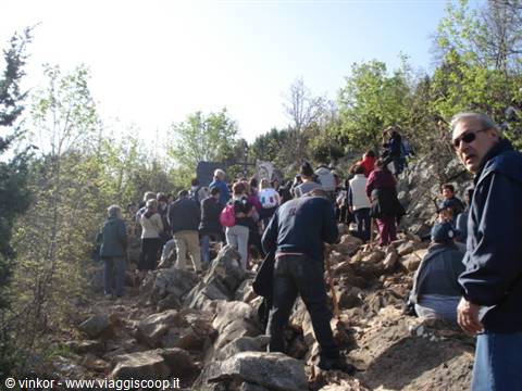 Medugorie: salita al monte Krisevac sul sentiero roccioso