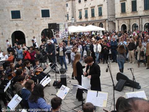 Dubrovnik:concerto degli studenti in piazza