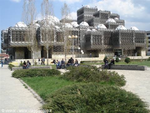 Prishtina: la moderna Biblioteca Nazionale