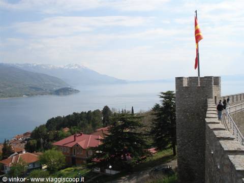 Ohrid: lago e montagna dal castello