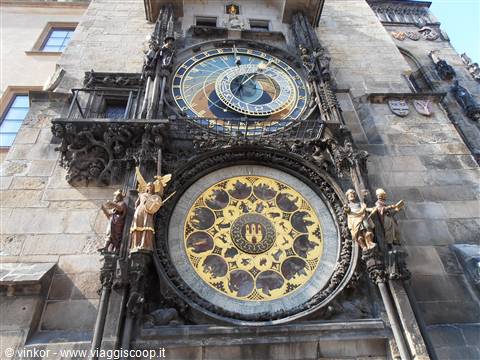 l'orologio astronomico della torre del municipio