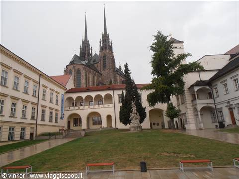 piazzetta e cattedrale di S.Pietro e Paolo a Brno 