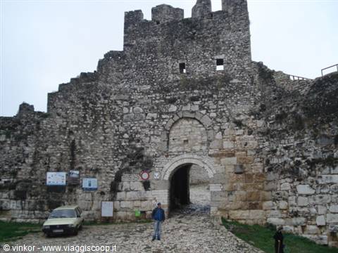 porta della cittadella di Berat