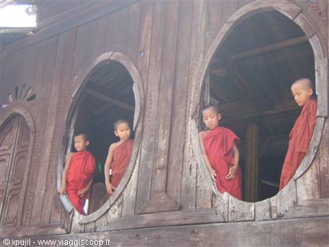 monastero shweyanpyae  (monastero dalle finestre ovali)