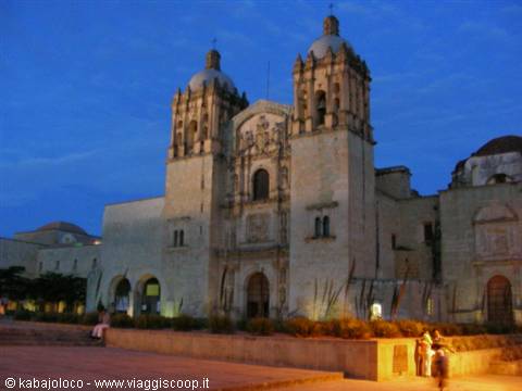Oaxaca : la cattedrale di S. Domingo al tramonto