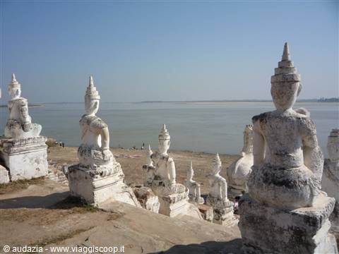 Mingun:sulle rive dell' Ayeyarwaddy