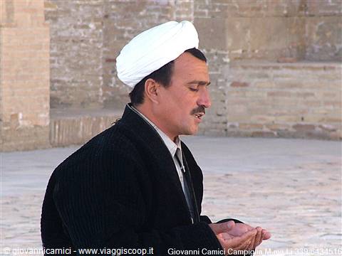 Bukhara-mullah alla moschea Chor bakr