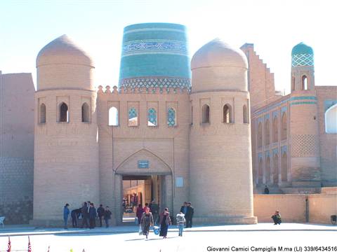 Khiva-entrata dalla porta Kukhana Ark