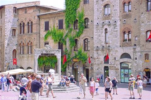 S. Gimignano - Cisterna Square