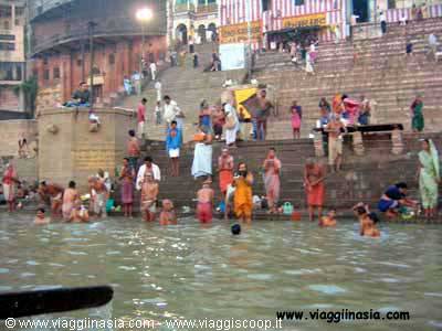 abluzione a Varanasi