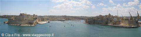 ...l'altro lato di Malta sempre visto dalla nave....