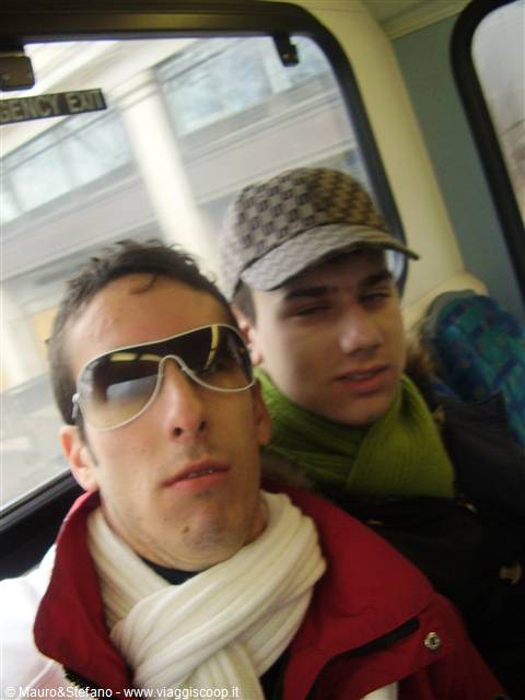 Stefano e Raffa sul BUS ore 8:00AM..... distrutti