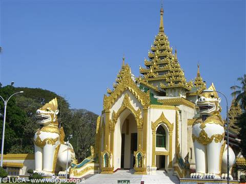 Yangon - Shwedagon Pagoda, entrata sud