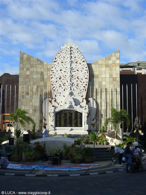 Kuta, Bali - Monumeto vittime attentato 2002