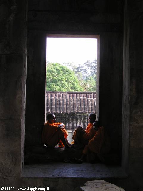 Angkor Wat - monaci a riposo...