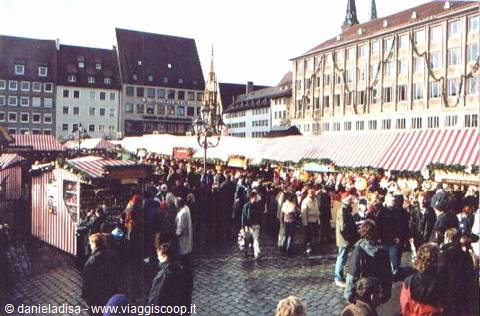 Norimberga - piazza con mercatini