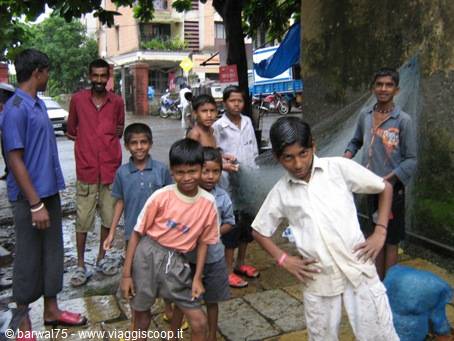 piccoli pescatori a mumbay