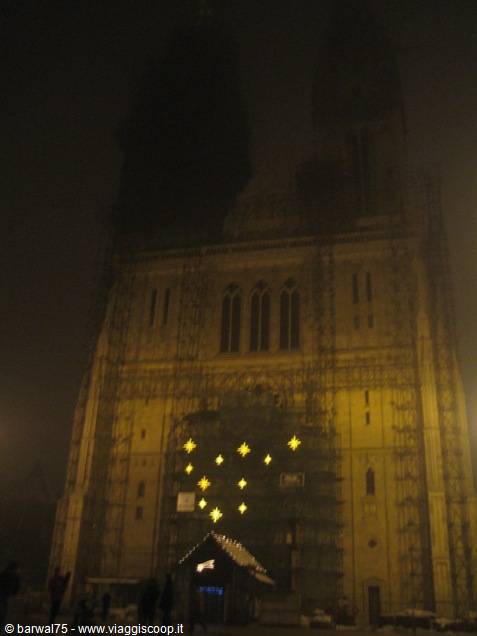 Cattedrale di Zagreb by night & whit rain