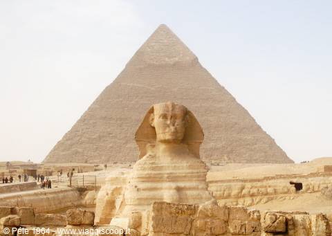 la Sfinge con la Piramide di Chefren