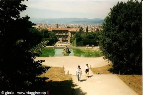 Boboli Gardens, two visitors walking down toward the Neptune fountain