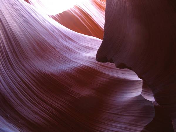 Antelope Canyon: pareti di arenaria scolpite dalla luce solare