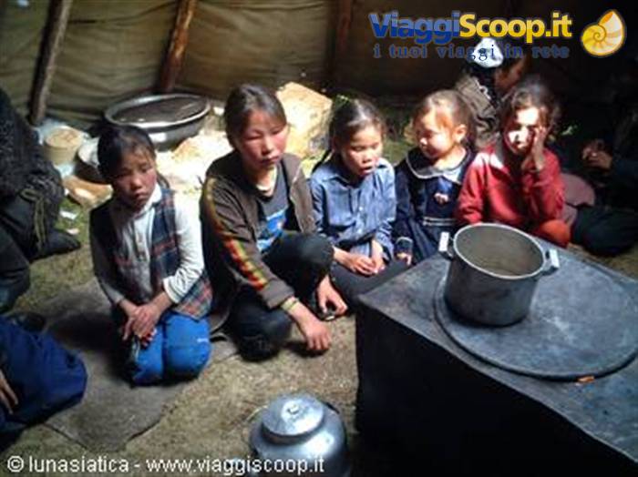 Tsaatan children