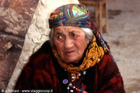 Turkmen woman at the Tolkuchka market