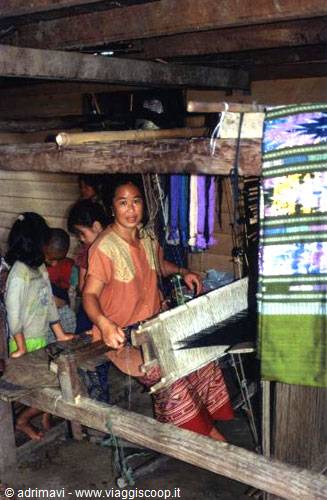 woman at the loom - Mekong - Golden Triangle