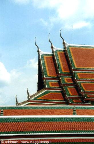 roofs of Wat Phra Jetubon - Bangkok