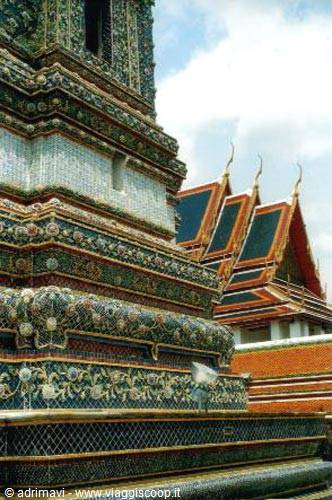 glimpse of Wat Phra Jetubon - Bangkok