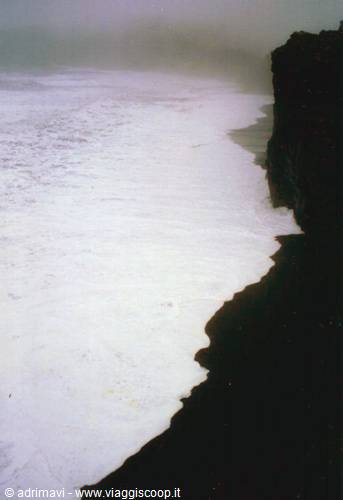 beach and cliffs at Dyrholaey