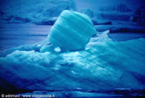 iceberg - Jokulsarlon glacier lagoon
