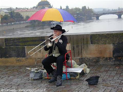 Artist at Charles Bridge
