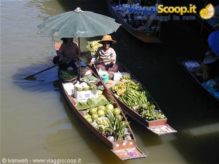Floating market