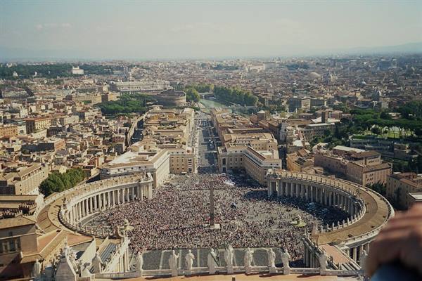 Crowded St. Peter's Square seen from the basilica, Tiber winding through Rome