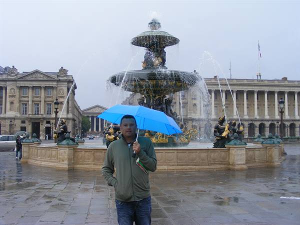 PARIS: ME AT PLACE DE LA CONCORDE