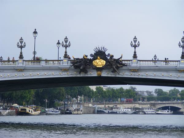 PARIS: BRIDGE FROM THE BATEAU MOUCHE