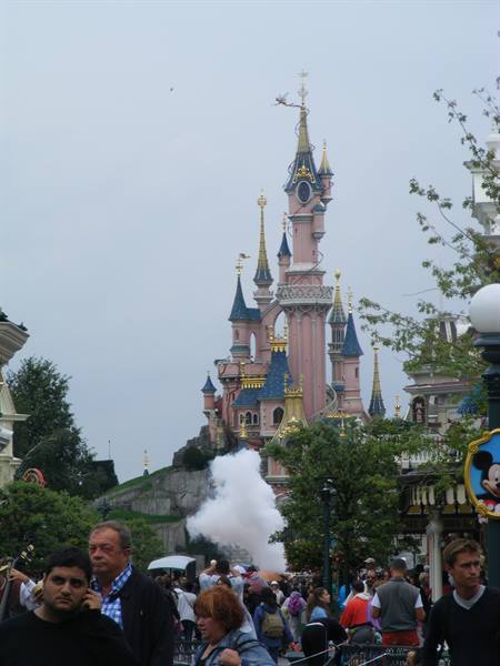 PARIS: EURODISNEY...DON'T GO THERE!!