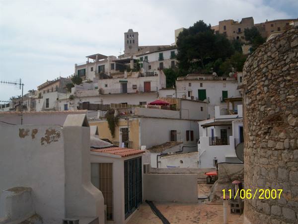 THE HOUSES OF THE NECROPOLIS OF IBIZA