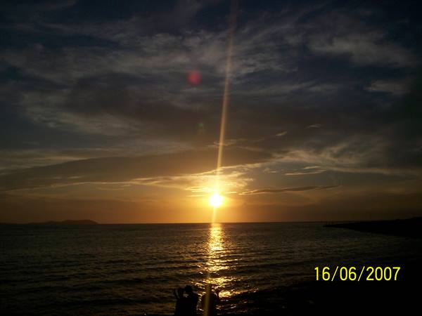 WE'RE AT THE CAFé DE MAR..HERE'S THE SUNSET...IT'S WORTH IT TRUST ME