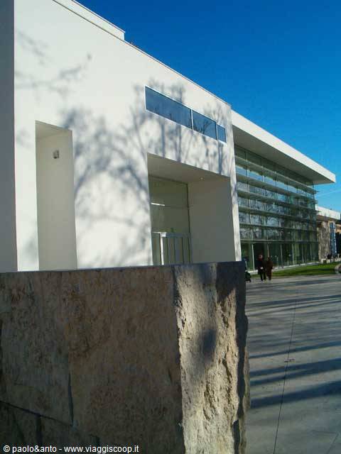 facade on lungotevere in augusta