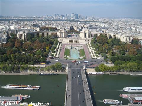 Trocadéro fountain and Pont d'Iéna over the Seine, Paris