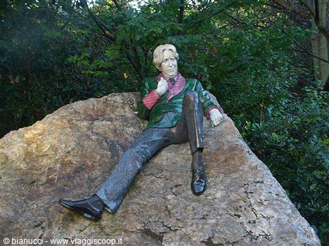 Colorful Oscar Wilde statue reclining on a rock in Merrion Square